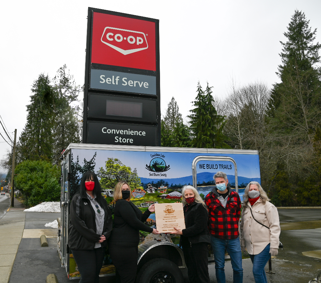 From left to right: Debra Stewart (Lake Cowichan Gas Bar Manager), Kelli Cartwright (Mid Island Co-op Area Manager), Julia Martinusen, (Cowichan Lake Trial Blazer Society President), Ed Ufnal (Cowichan Lake Trial Blazer Society Board Member), Katherine Deveau (Cowichan Lake Trial Blazer Society Project Assistant).
